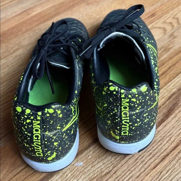 Nike size 8 Magista Men’s Black & Volt Indoor Soccer Shoes for turf - Picture 6 of 9